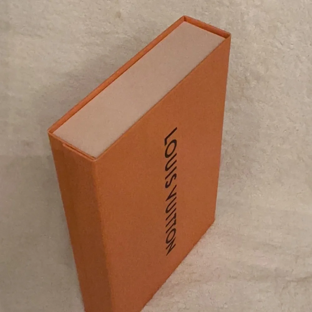 12x8x2,25 Louis Vuitton magnetic closer orange color  new